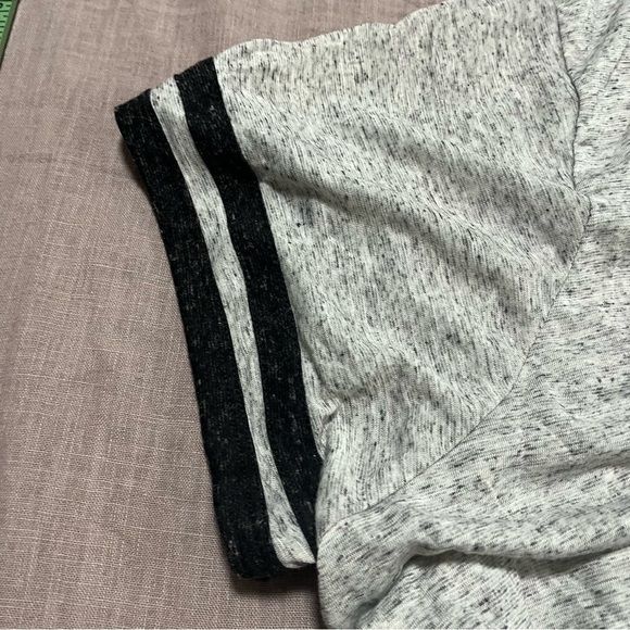 NWT Torrid Gray Tee Embroidery Pink Flamingo Sequin Design Vacation Plus Size 4 - Picture 5 of 7